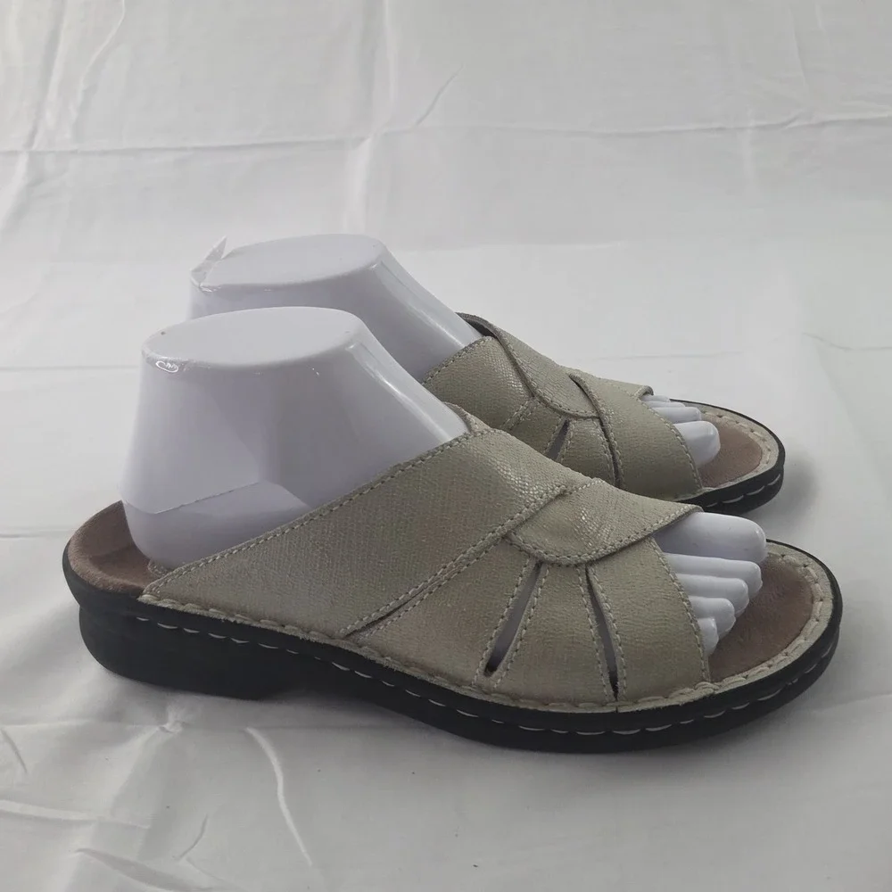 Clarks Sandals Womens 8 M Beige Leather Slide Comfort Coastal Grandmother